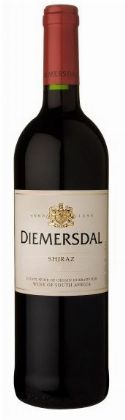  RARITÄT ' DIEMERSDAL SHIRAZ 2018 ', 6 FL., 0.75 L. *WINESCOUT7*, SÜDAFRIKA-CAP-TOWN Der aktuelle Jahrgang des Diemersdal Shiraz zeigt ein tolles Bukett von großartiger Komplexität, mit klassischen Aromen von weissen Pfeffer, Kischen,Nelken und Zimt. Am Gaumen eröffnen sich herzhafte Noten, welche, neben fruchtigen Anklängen, an Lakritz und Karamell erinnern. Perfekt intergrierte Holzaromen bieten ein spektakuläres Finish.
<br>