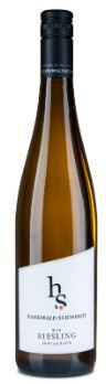 HANEWALD-SCHWERDT ' BUNTSANDSTEIN RIESLING - RUPPERTSBERG 2015 ', 6 FL., 0.75 L.,* WINESCOUT7 *, DE-PFALZ  Der aus der Gemarkung Ruppertsberg  (Deutschland - Deidesheim/Pfalz) kommende ' BUNTSANDSTEIN RIESLING 2015 '  ( Jahrgangs-Rarität ) glänzt durch ein warmes intensives Aroma von Zitrusfrucht, reifen Äpfeln und süßlichen Pfirsichnuancen. Saftig, kraftvoll und zugleich lebendig ist er für denjenigen geeignet, der gerne einen erfrischenden Wein bevorzugt. Seine vielschichtig definierte Frucht im Mund und sein spritziger Abgang mit reifer gut eingebundener Säure ist überzeugend. Empfehlenswert zu Spargelgerichten, asiatischen Gerichten, Sushi und Meeresfrüchten 