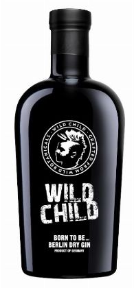 SASH & FRITZ ' WILD CHILD GIN *, 0.7 L.,*WINESCOUT7*, DEUTSCHLAND-BERLIN THE WILD CHILD GIN  ist eine Hommage an die Freiheit des Geistes. Wir lieben das Abenteuer, die Herausforderung, die raue Natur, vom Wind zerzauste Haare und Salz auf unserer Haut, die klare, kalte Luft der Bergen, den freien Fall. Wir feiern das Leben und lassen es ordentlich krachen. Wir passen in keine Schublade, haben unseren eigenen Kopf und leben unsere Träume. Freier Geist aus einer freien Welt ! Wir sind… Born to be Wild ! Wilde von Hand gelesene Wacholderbeeren, Gin Botanicals wie Rosmarin-Koriander - Zitronat - Zitronen und Bergamotte aus Kalabrien. In der unverwechselbaren schwarzen Flasche mit dem ' WILD CHILD GIN LOGO ', der pur verkostet ein intensiven sehr komplexen Geschmack verschiedenster floraler, herbaler und fruchtiger Geschmacksnoten eröffnet. Ein Wilder Brand mit weichen Kern ! . 